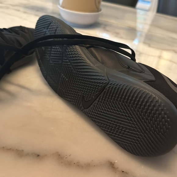 Nike Black Indoor Soccer Shoe Size 7 Women’s Turf - Picture 4 of 5